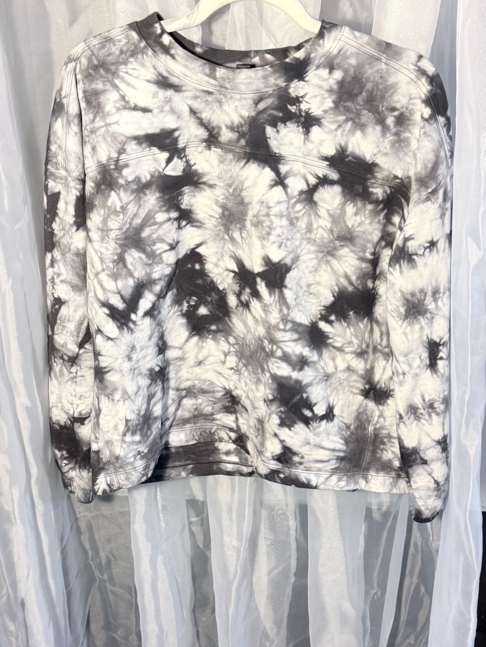 Banana Republic Gray & White Tie-Dye Pullover